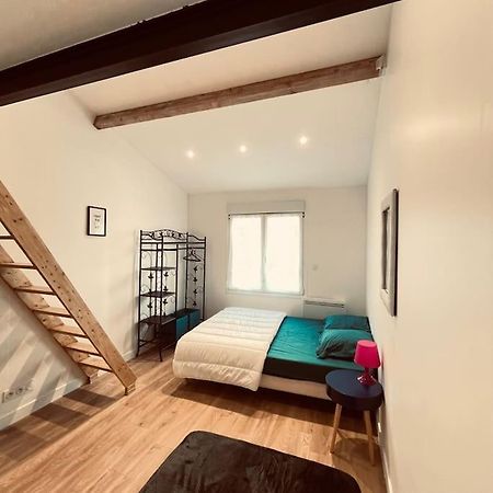 Orly Shelter Apartment Екстериор снимка