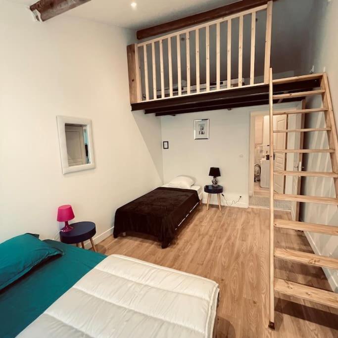 Orly Shelter Apartment Екстериор снимка