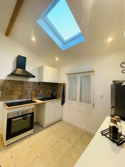 Orly Shelter Apartment Екстериор снимка