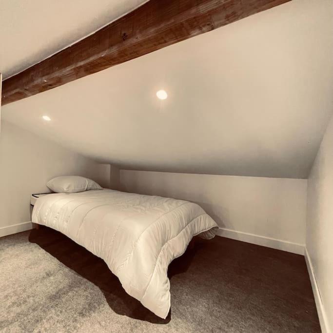 Orly Shelter Apartment Екстериор снимка